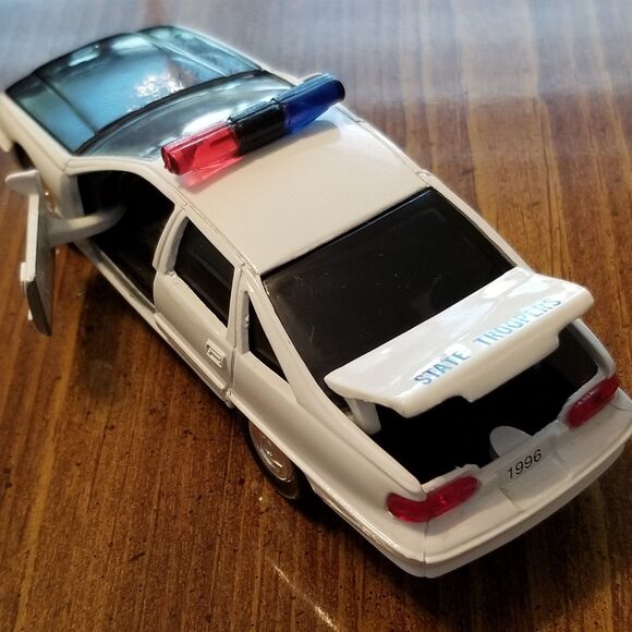 Alaska State Police Road Champs die cast police car 1:43 scale - Picture 4 of 10